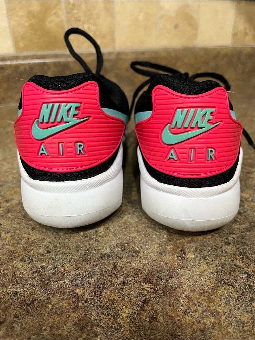 Nike Air Max Oketo Women’s 8 Black Aurora Pink Teal Sneakers walking athletic - Picture 5 of 9